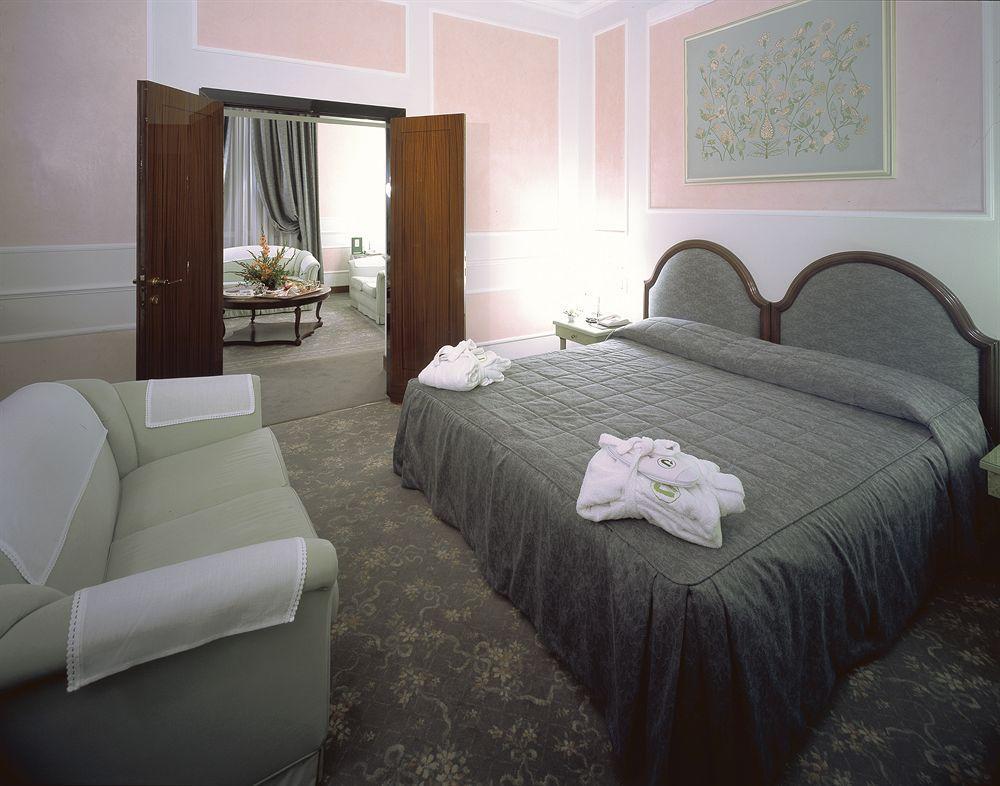 Nh Genova Centro Hotel Room photo